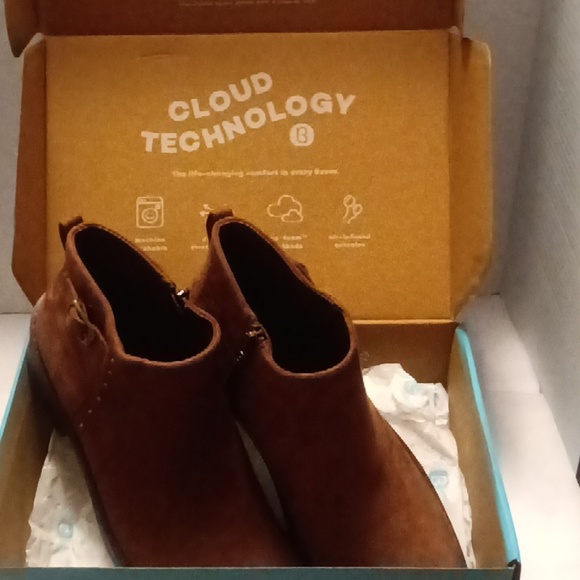 BZEES Olivia Ankle Booties - Picture 16 of 17